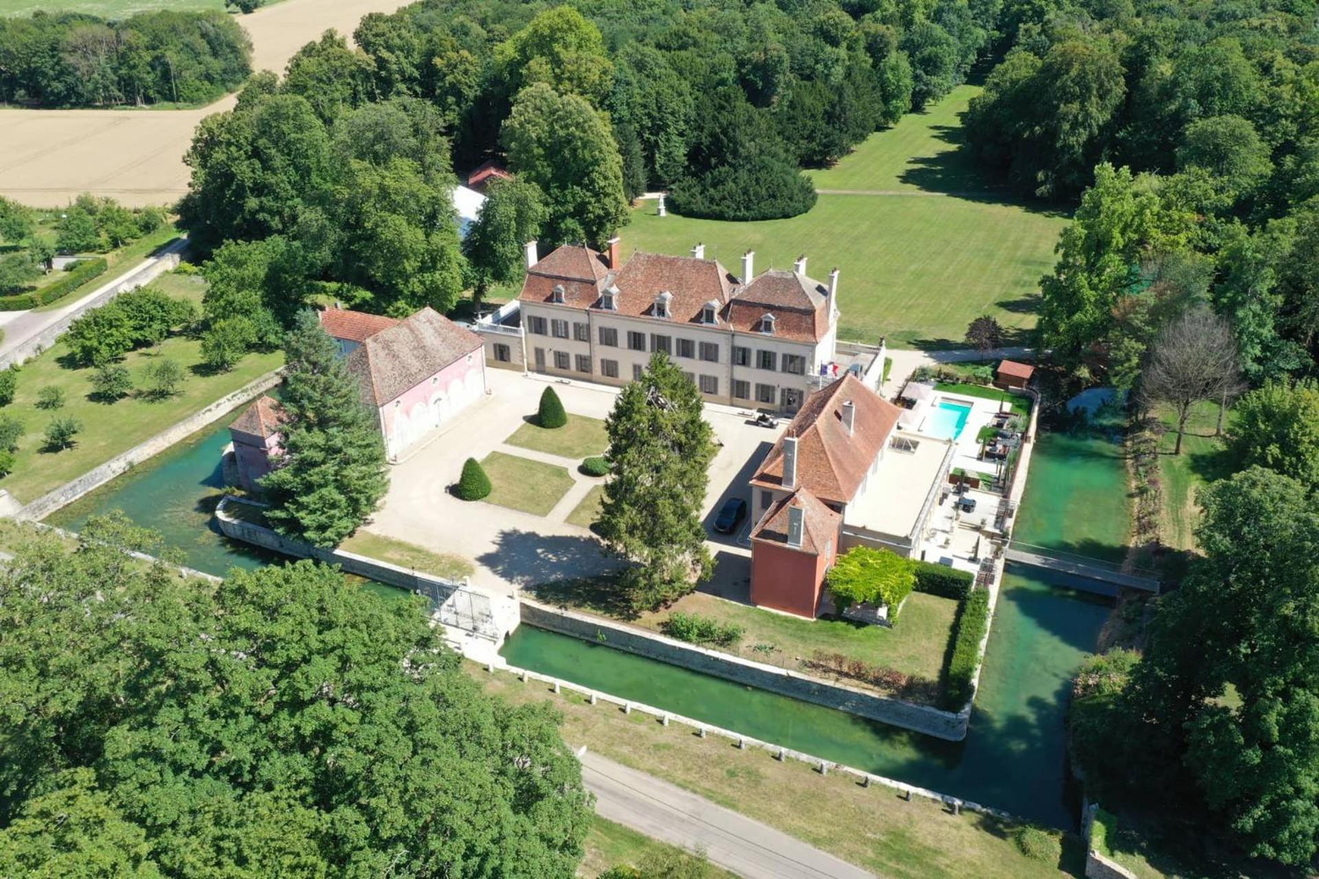 Chateau De Quincey Exterior photo